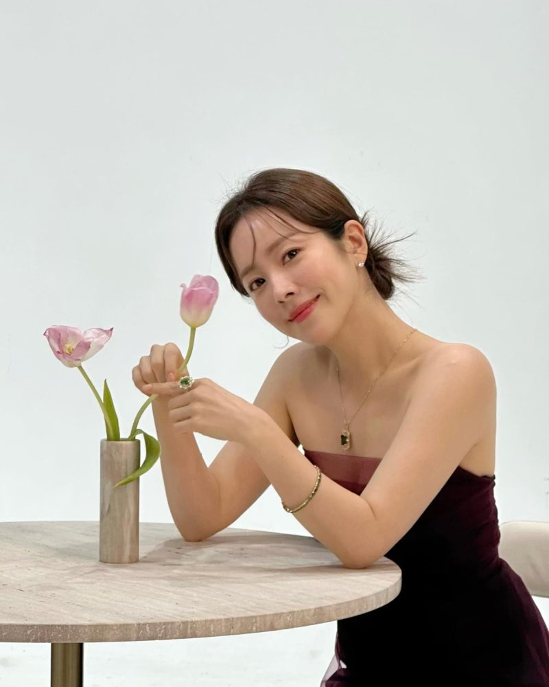 한지민 프로필 나이 키 고향 학력 잔나비 최정훈 비서진20년 차 배우의 방부제 미모 비결