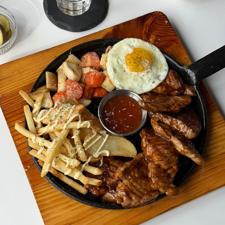  창원 가로수길 양식 와츠ㅣ분위기 좋은 용호동 맛집