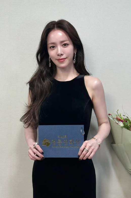 한지민, 10살 연하 최정훈 결별설 뒤 이서진과 20년 우정 예능