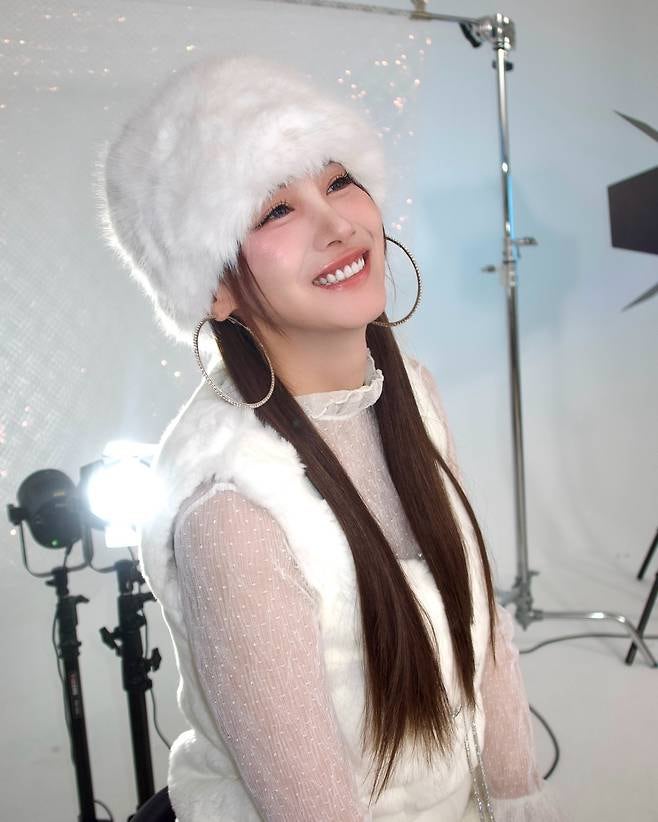 42세 유인영, 아이돌 메이크업으로 걸그룹 데뷔? 20년차 배우의 파격 변신과 리즈 미모 비결