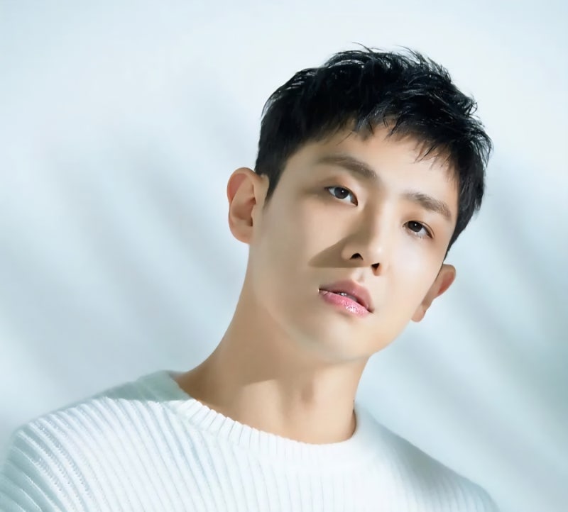 배우 이준 프로필 총정리: 나이, 키부터 차기작 드라마 '러브:트랙' 기대 포인트까지