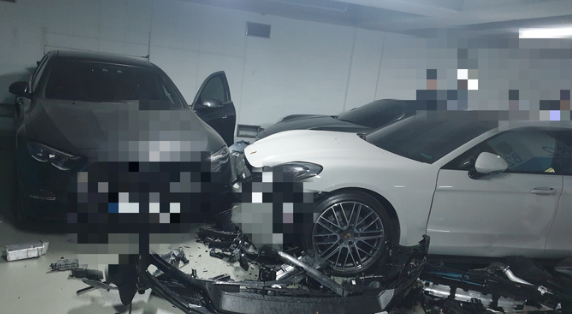   "피해액만 4억" 포르쉐·BMW 등 외제차 5대 들이받은 벤츠 차주의 주장