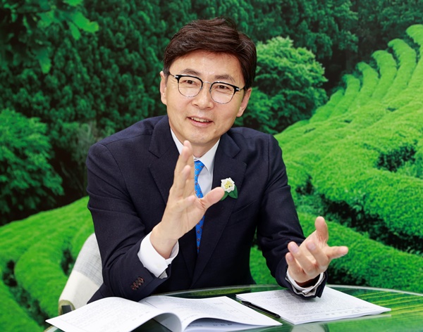 김철우 보성군수, 부군수, 3명 과장 직권남용, 허위공문서 작성 등 사법기관 고발장 제출