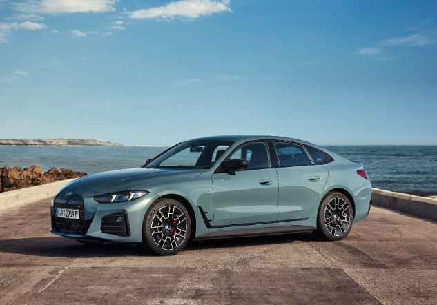  배터리 안 바꿨는데 주행거리가 늘었다? 2026 BMW i4 공개!