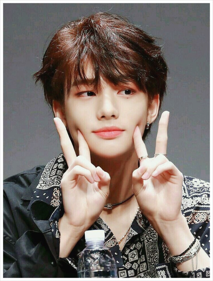  무대를 찢는 예술가 스트레이 키즈 현진이 K-POP의 대체불가 페르소나가 된 이유