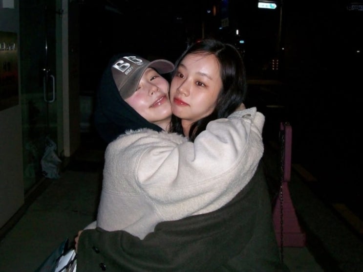   "올해도 너랑?!" 혜리·미연, 3년 연속 크리스마스 데이트 포착! 진짜 공주들의 의리 대박