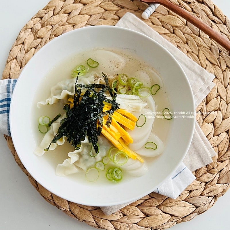 사골떡국 끓이는법, 고기 없이 사골곰탕으로 끓이는 떡국 레시피