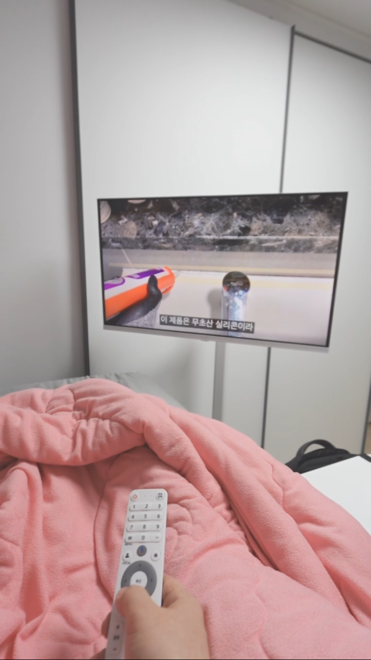  더함 NA321QLED 32인치 화이트 TV 큐브 스탠드 활용한 삼탠바이미 누워서 보는 TV 추천