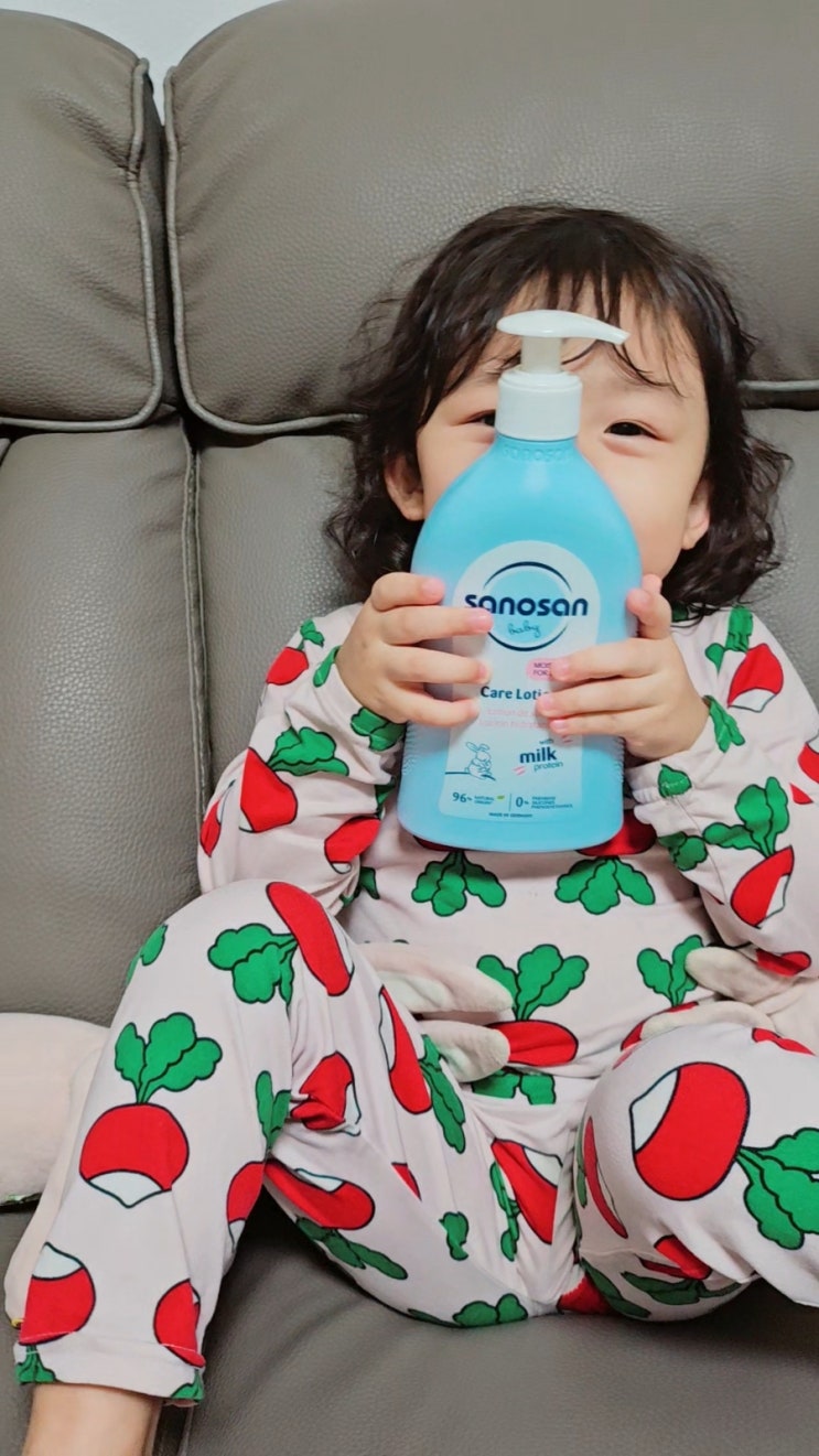  사노산 베이비로션 독일 베이비로션으로 겨울철에도 촉촉한 우리 아기피부 지키기 성공