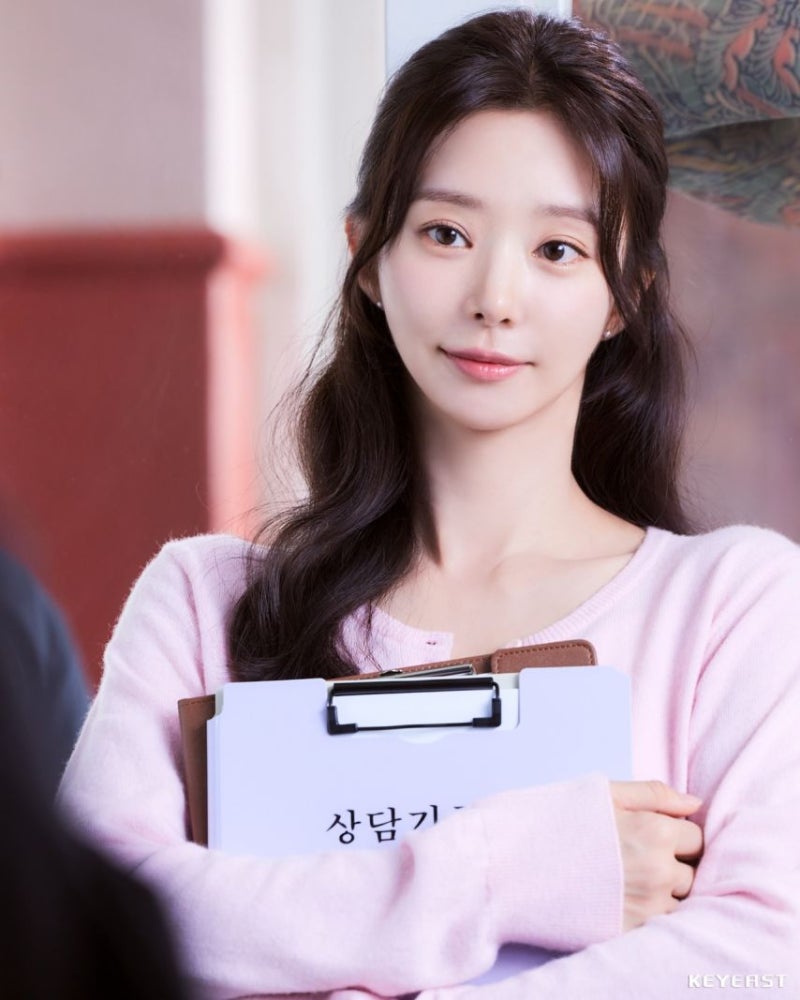 [BEHIND] 배우 이주빈, 차기작 '스프링 피버' 기대감 높이는 독보적 비주얼 컷 공개