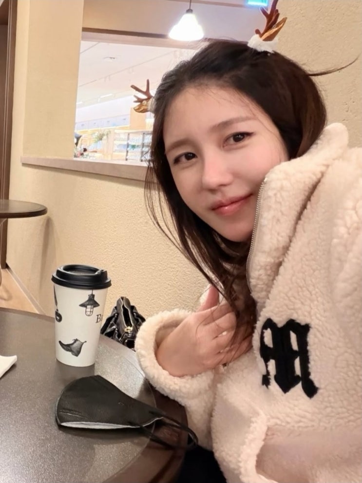   "진짜 47세 맞아?!" 이지아, 20대 기죽이는 역대급 동안 미모에 깜짝!