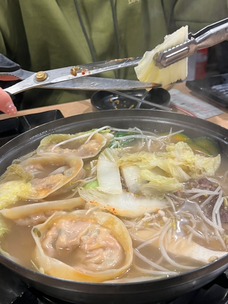  부천만두전골 직접 손만두 빚는 아리랑개성손만두 신중동점