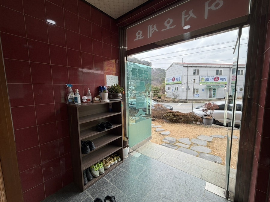 Gonryonggolheukyeomso photo 3