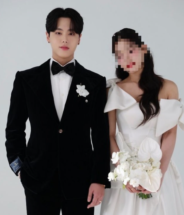   저스트절크 영제이 깜짝 결혼 발표! 논란 딛고 13살 연하 연인과 결실
