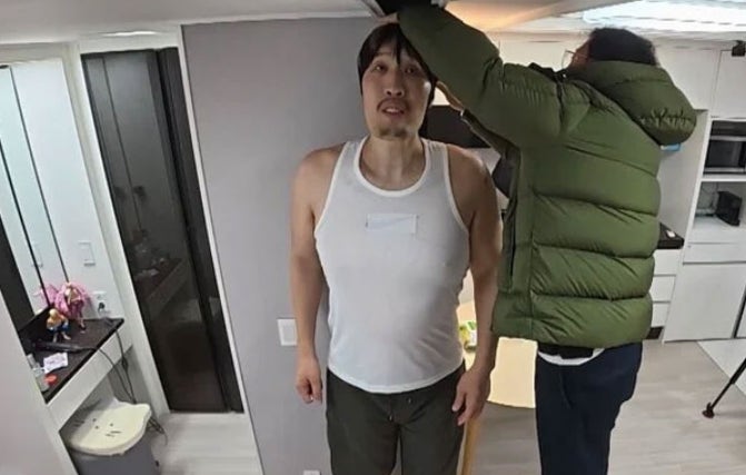 무릎 꿇어도 188cm? 최홍만이 보여준 '넘사벽' 피지컬 클래스