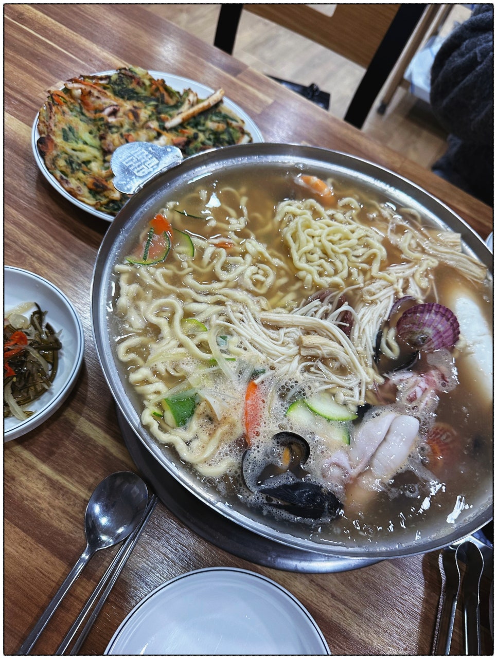 항아리얼큰이칼국수 사진 3