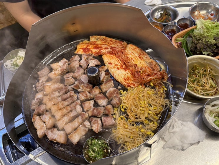  여주 맛집 <목구멍> | 솥뚜껑위에 구워먹는 노릇한 삼겹살과 도가니 된장찌개의 조합