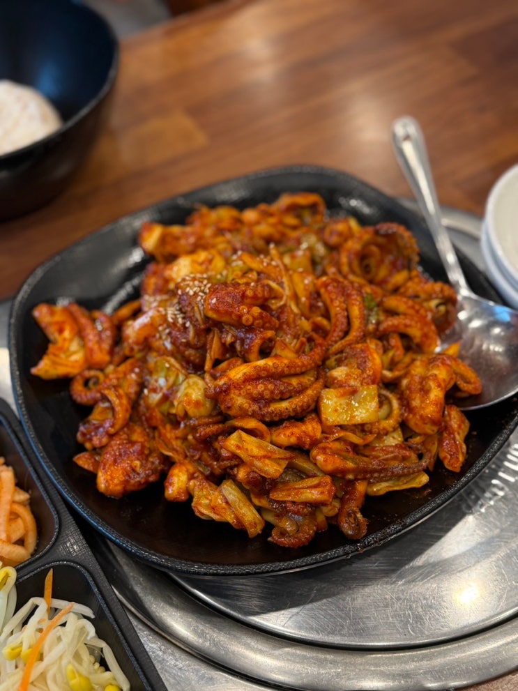  여주쭈꾸미 맛집 | 불향 가득 매콤한 철판볶음과 쭈꾸미덮밥이 땡길땐 | 돗가비불쭈꾸미 여주점