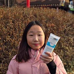 ABH+ 스누아토크림 세라마이드로 건조한 겨울철 피부 관리 중