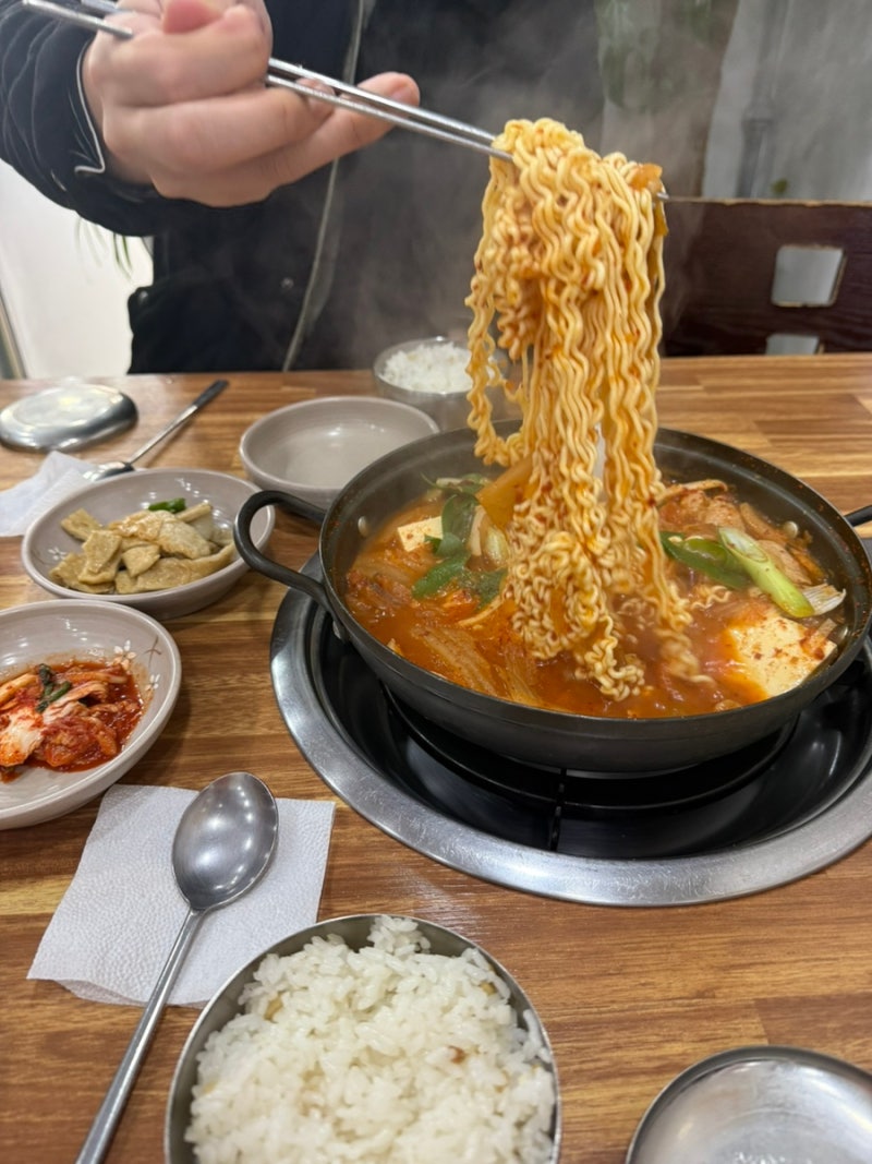 울산 광화문 김치찌개 | 혹시 점심 고민이면 추천 | 새콤한 돼지 김치찌개 | 삼산 달동 한식
