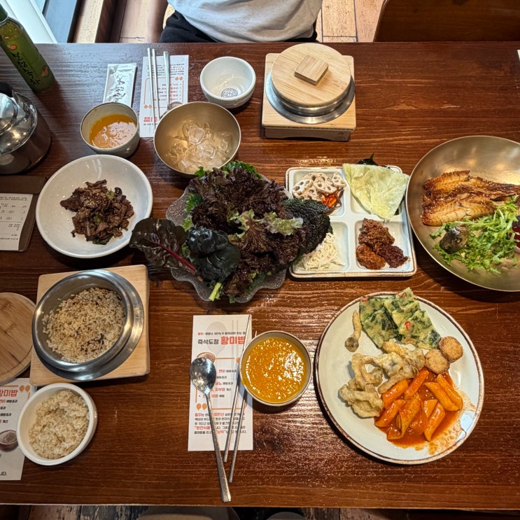  수원맛집 / 유기농쌈야채와 황미밥에 밑반찬 무제한으로 먹으며 건강까지 챙길 수 있는 [ 제철쌈밥 ]