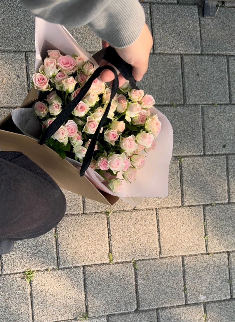 White Rose Flower Wallpaper | TikTok, image size:800x1092