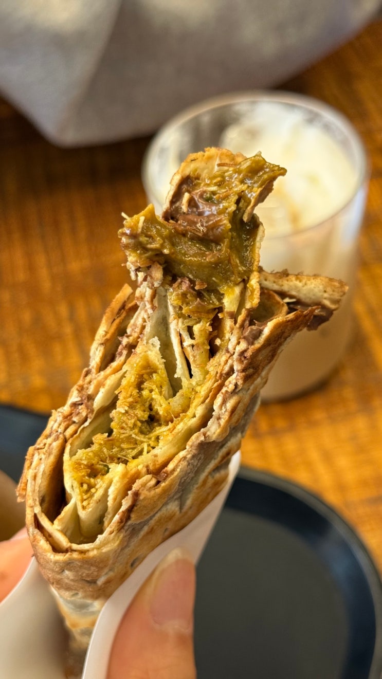  [홍대 디저트 맛집] 저스트 단비 크레페 -단비 라테, 두바이 초콜릿 크레페