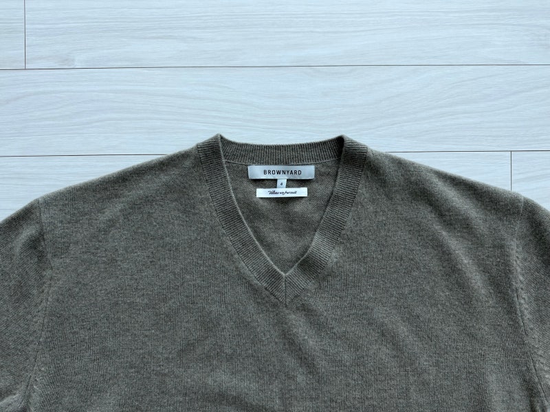[브라운야드] Extra Super Fine V Neck Knit