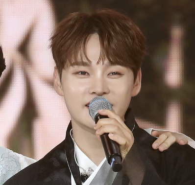  상보다 먼저 손 내민 박서진! 조용한 기부와 앞머리가 만든 이미지