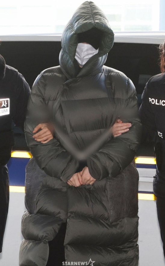   황하나, 이번엔 '400만 원 명품 패딩' 입고 세 번째 구속… 출산 소식 뒤에 숨겨진 씁쓸한 풍경