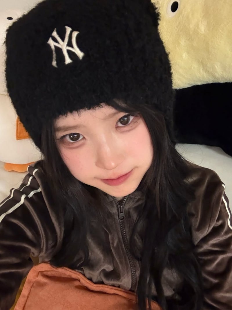 프로미스나인 송하영 인스타그램 속 미야옹 비니, 모자, 패션 @MLB 엠엘비