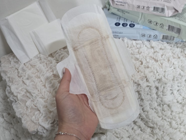  올리브영허브데이쿨링생리대 국내유일 박하향 생리대 올리브영 입점