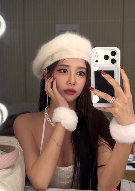 “진짜 큐리 맞아?” 안 본 새 이렇게 달라졌다…티아라 큐리, 얼굴도 몸매도 완전히 새로 쓴....