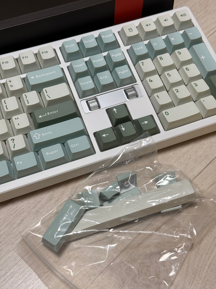  사무용 기계식 키보드의 정석, 프리플로우 AK68 조약돌 키보드 타건감이 다했어요