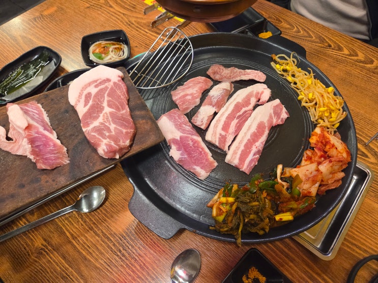  부평연말모임 부평역 '상구네솥뚜껑삼겹살' 인천부평구맛집 주류 2900원 가성비맛집