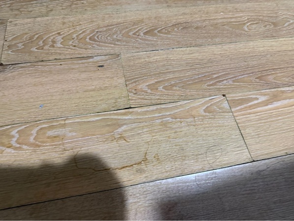  용인 바닥이 젖고 있고 물이 조금씩 올라오고 있던 이유는? 온수배관 누수 때문!