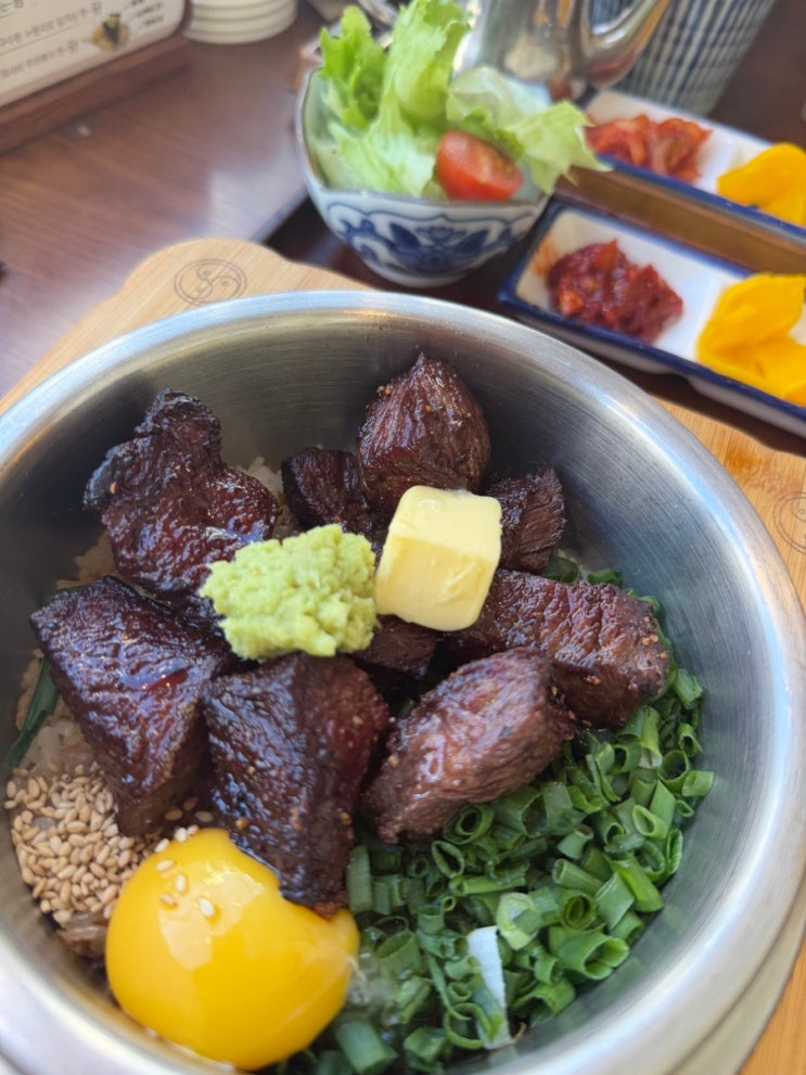  프리미엄 솥밥의 맛과 정성을 담다; 담솥 압구정점에서 맛있는 점심 한 끼 해결~