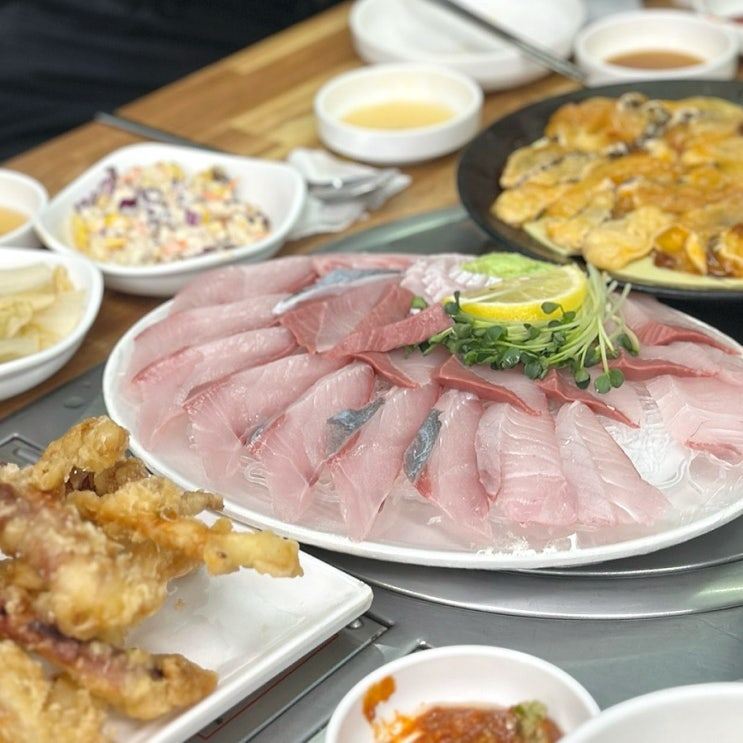  여전히 인기 많은 분당 핫플 속초종합어시장 서현점 대방어 소 오징어튀김 멍게 오징어 해장 라면 리뷰.