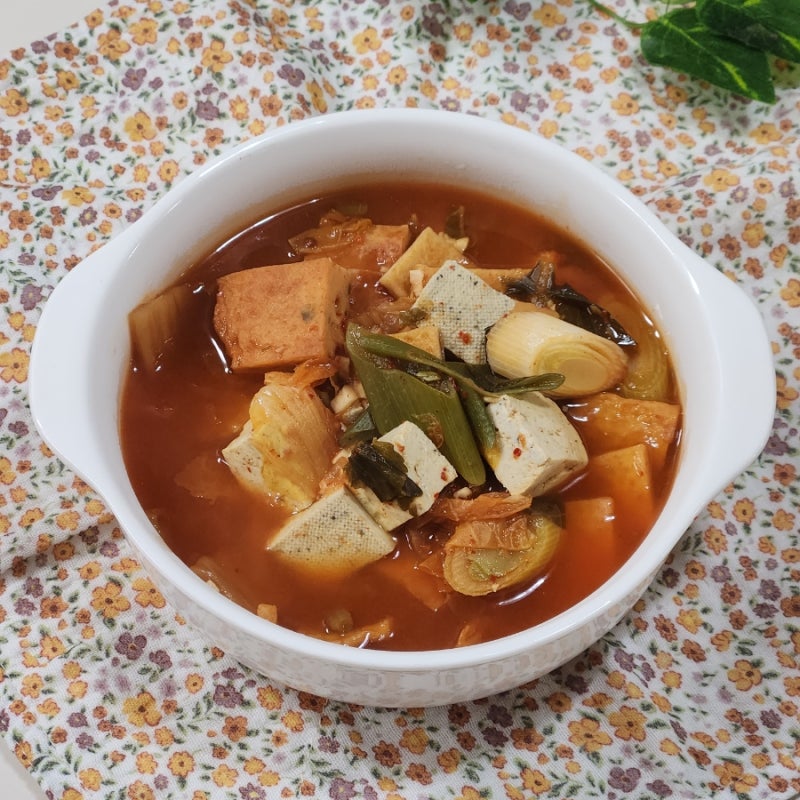 김치 오뎅국 끓이는법, 볶아서 더 깊어진 국물 맛