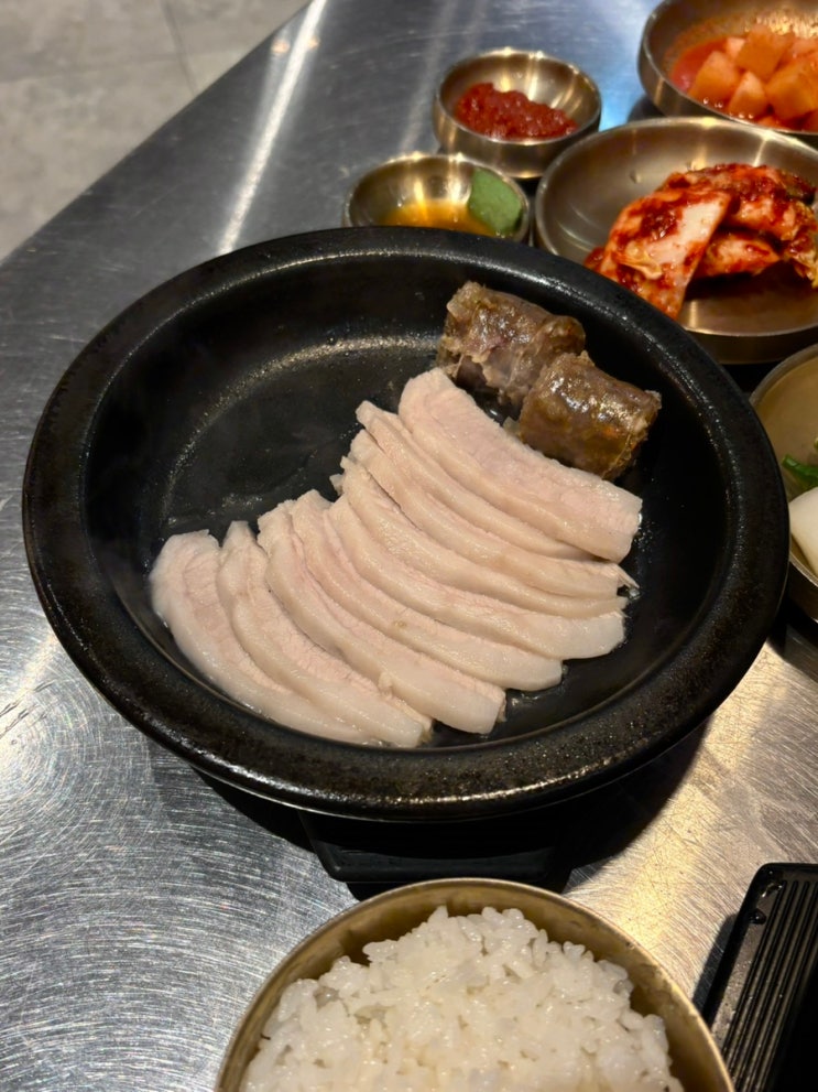  서면 국밥 맛집 수변최고돼지국밥 롯데점 (항정수백, 주말 웨이팅)