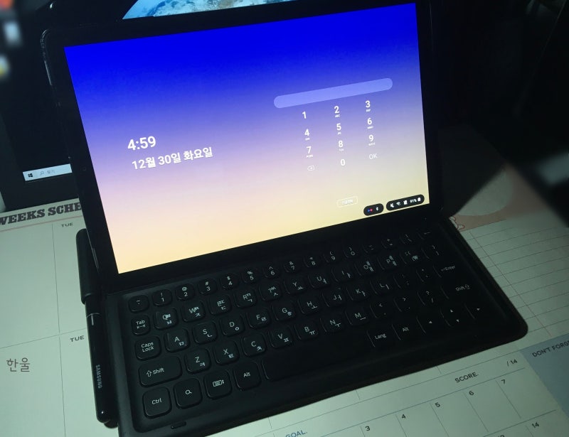 드디어 구한 희귀템! 갤럭시 탭 S4 정품 키보드 케이스 리뷰