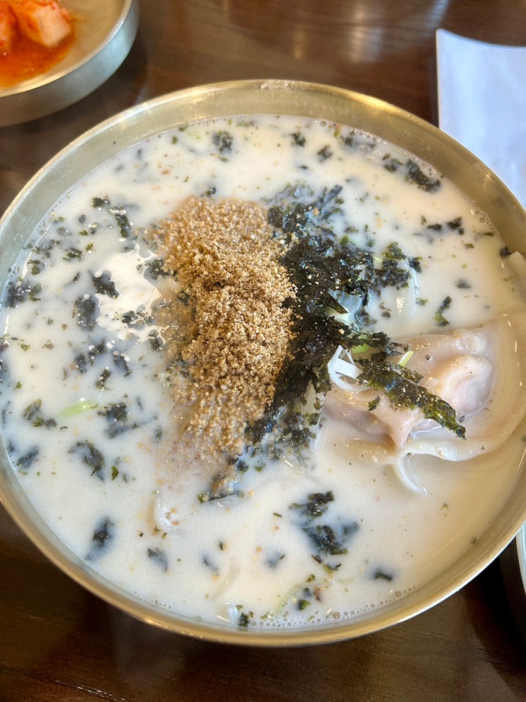  [교대역맛집] 구수한 국물의 평양식 만두국 '춘보만두' :: 칼만두국 추천