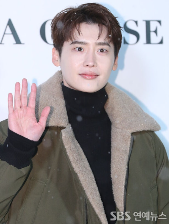   아이유 남친 '이종석' 3년 연속 1억 원 기부 선행 서울아산병원 암 환자 돕는 천사