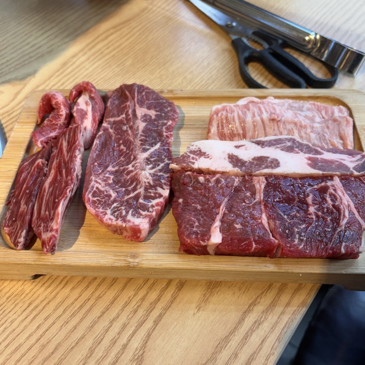  잠실새내 소고기맛집 / 프리미엄 냉장 소고기 & 돼지고기 무한리필 전문점 [ 진원소우 잠실새내점 ]