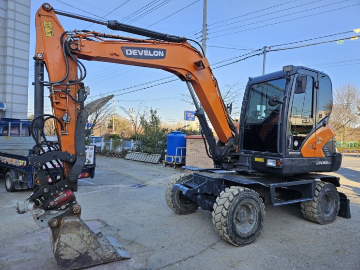  두산 DX55W-5K 2021년식 저가동 회전링크 코끼리집게 중고굴삭기 03 타이어식