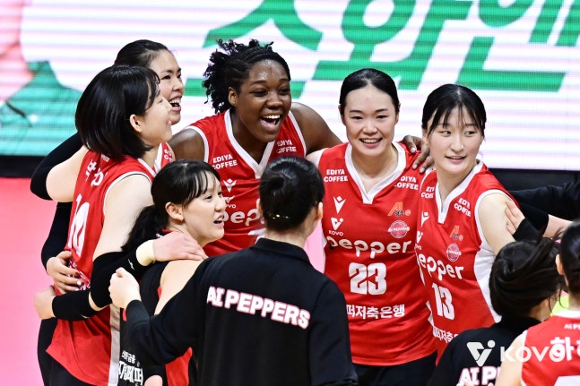  박정아의 실바 봉쇄와 돌아온 이원정의 안정감, 수비 집중력까지 되찾은 페퍼저축은행 9연패 탈출!