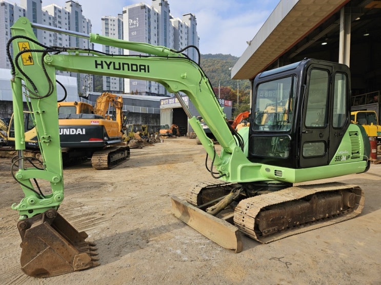  현대 R555-M 2001년식 자동클램프 02 중고굴삭기