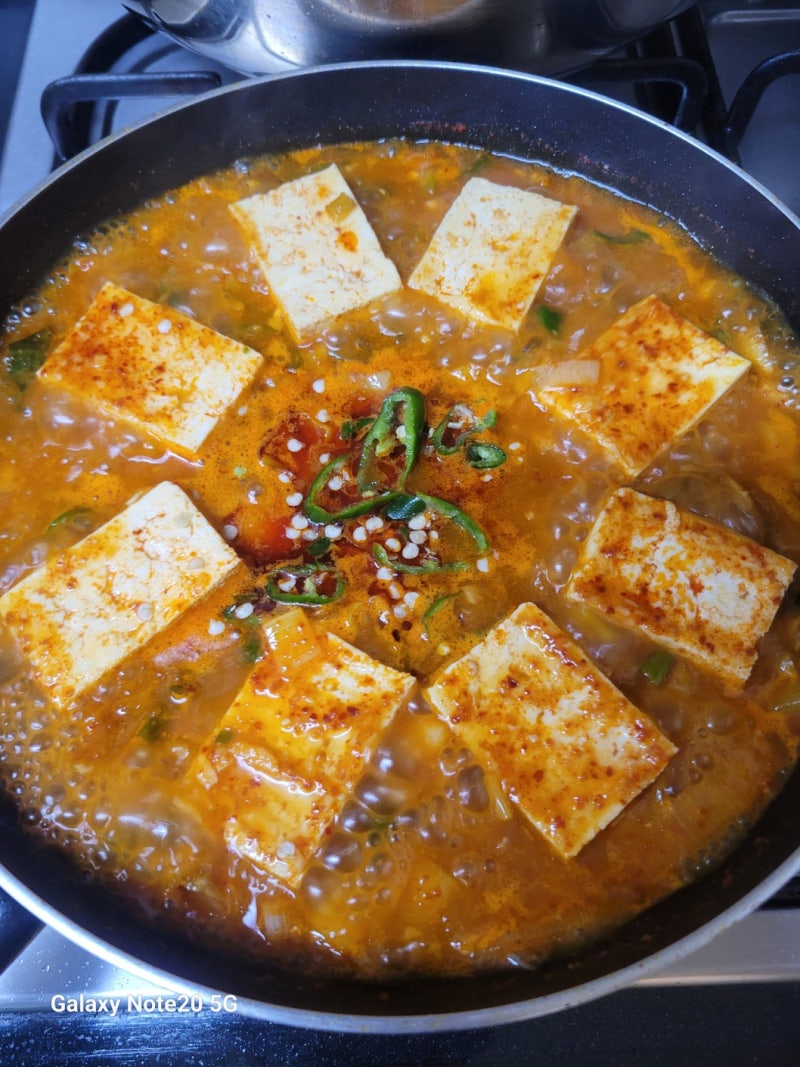 [레시피] 밥도둑 보장! 정호영 셰프의 매콤 칼칼 '두부조림' 만들기
