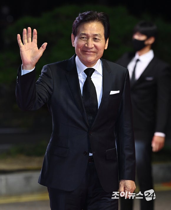 안성기 심정지 중환자실 위중 사망 위험성까지 (혈액암 투병 배우 나이 고향 가족 근황 건강 ....