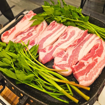 청도 한재 총각미나리&펜션 ' 미나리 삼겹살' 제공